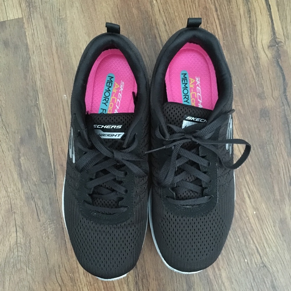 Sketchers Lightweight Air-Cooled Memory Foam Shoes